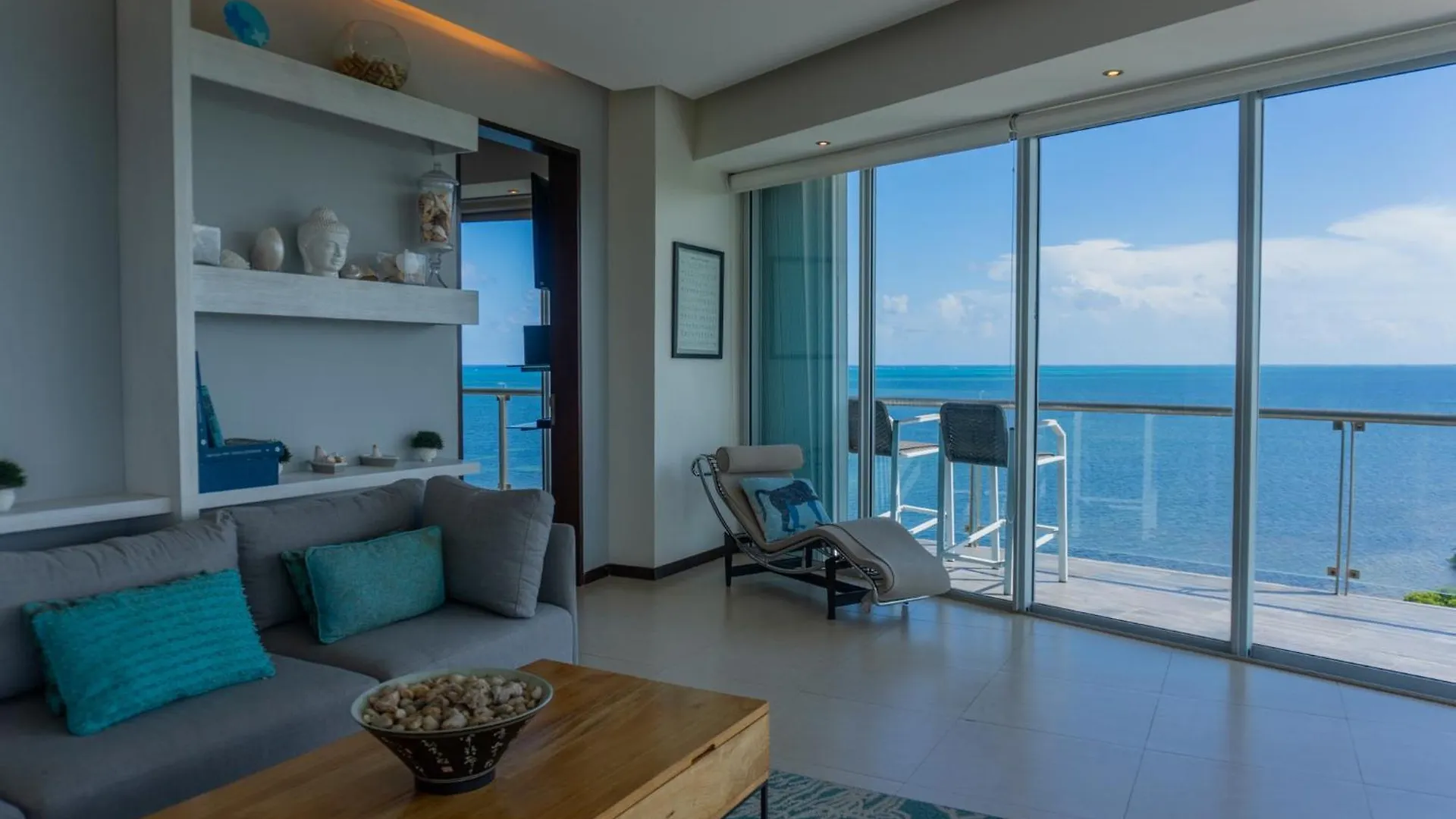 Luxury Beachfront Condo - Cancun Apartment